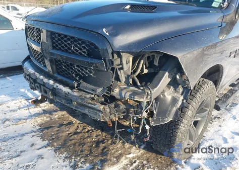 2017 Ram 1500 Night 4X4 5'7 Box из США, поврежденный, VIN 1C6RR7MT7HS648484